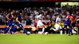 Lucas acabou com o Tigre na vitória do São Paulo na final da Sul-Americana de 2012. (Foto: Twitter do São Paulo)