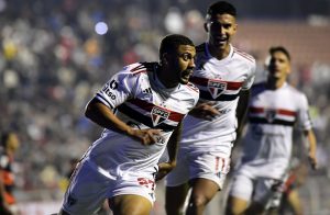 Wellington Rato marca e São Paulo sai do sufoco na Copa do Brasil. (Foto: Reprodução/ge)