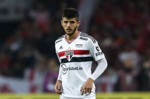 Foto: Pedro H. Tesch/AGIF - Zagueiro do São Paulo saiu com dores durante o duelo contra o Ituano.