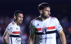 Foto: Marcello Zambrana/AGIF - Dupla do São Paulo foi bem, mas outro titular ganhou mais destaque.