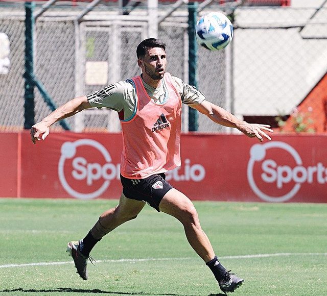 Calleri fica à disposição mas não tem lugar garantido no time titular do São Paulo na estreia da Copa do Brasil. (Foto: Twitter do São Paulo)