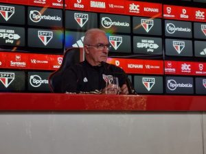 Dorival foi apresentado no São Paulo. (Foto: José Edgar de Matos/ge)