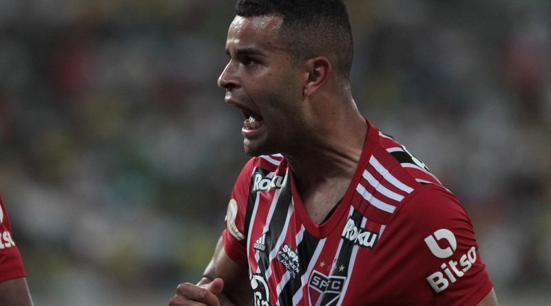 Foto: Rubens Chiri / saopaulofc.net - Atacante atuou de forma diferente no São Paulo.