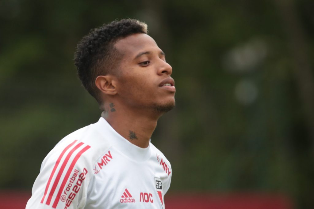 Foto: Marcello Zambrana/AGIF - Volante passou pelo São Paulo e acabou influenciando em uma contratação feita pelo Botafogo.