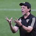 Fernando Diniz - Foto: Daniel Vorley/AGIF - Quando era técnico do São Paulo, Diniz não se interessou pela contratação.