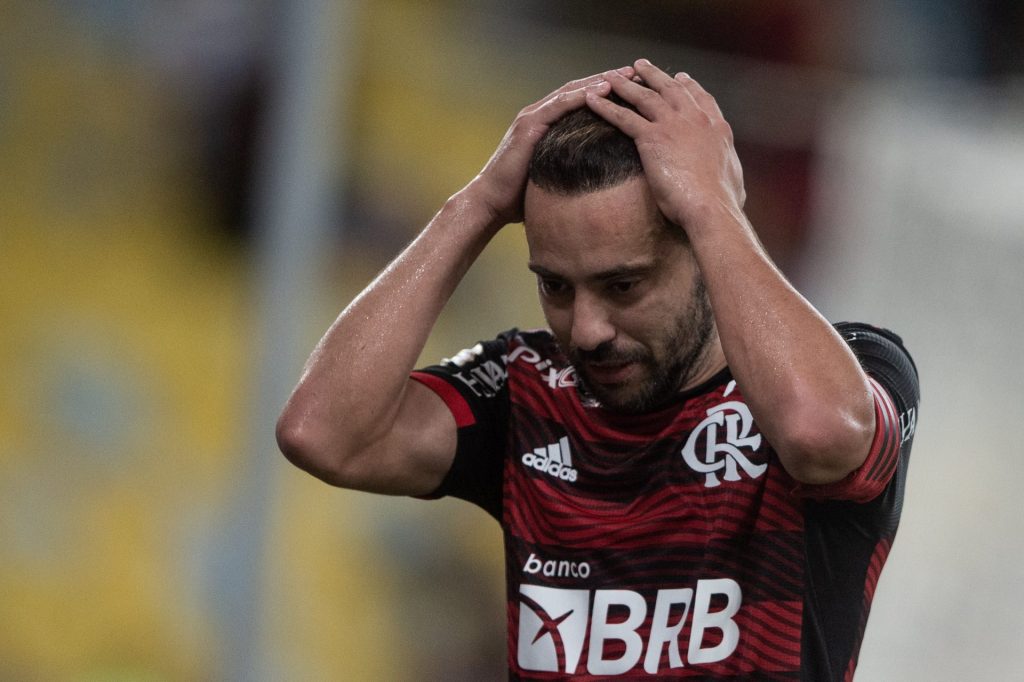 Foto: Thiago Ribeiro/AGIF - São Paulo não deve trazer o camisa 7 e mais outra dupla.