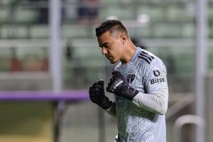 Foto: Gilson Junio/AGIF - Goleiro do São Paulo deu sua versão sobre os fatos.