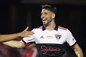 Foto: Diogo Reis/AGIF - Calleri pode ter um novo companheiro no ataque do São Paulo.