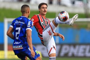 Foto: Marcello Zambrana/AGIF - Gabriel Neves será novidade no São Paulo, mesmo após sofrer entorse.