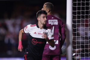 Foto: Ettore Chiereguini/AGIF - Pedrinho saiu e deixou uma posição em aberto no São Paulo.