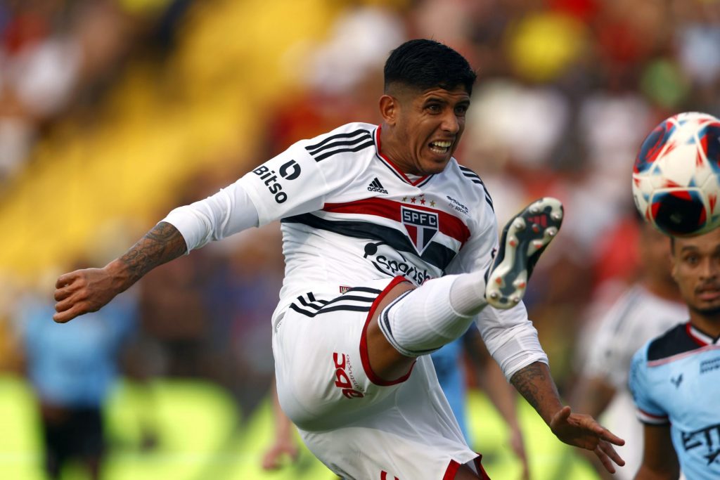 Foto: Thiago Calil/AGIF - Zagueiro vinha sendo titular do São Paulo com Rogério Ceni.