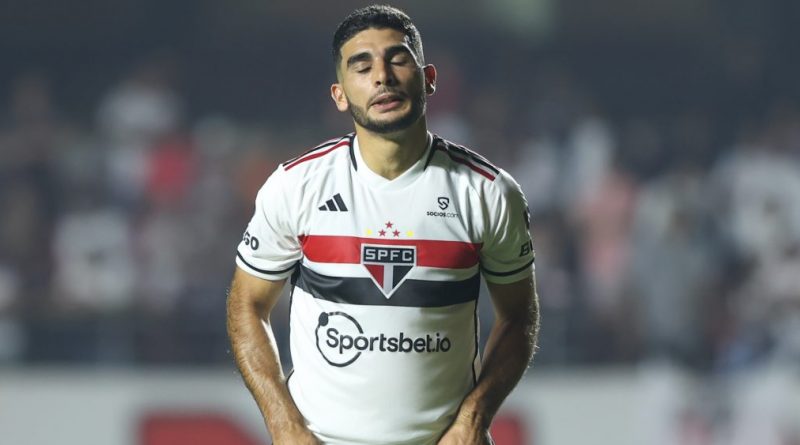 Michel Araújo foi suspenso pelo STJD e desfalcou São Paulo enquanto que Zé Rafael, do Palmeiras, foi absolvido pelo mesmo tribunal. (Foto: Marcello Zambrana/AGIF)