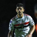 Foto: Marcello Zambrana/AGIF - Zagueiro é um dos melhores jogadores do São Paulo atualmente.