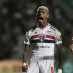 Arboleda quer se redimir de última partida diante do rival. (Foto: Twitter do São Paulo)