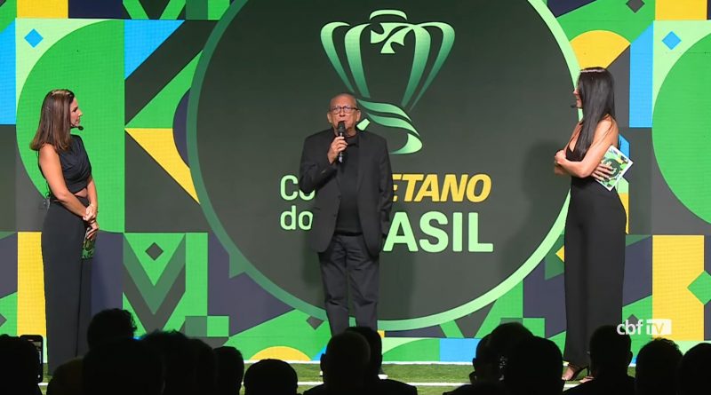 Galvão Bueno roubou a cena no sorteio que definiu o próximo adversário do São Paulo na Copa do Brasil. (Foto: Reprodução/YouTube CBF)