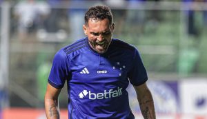 Gilberto, atual centroavante do Cruzeiro, passou pelo São Paulo. (Foto: Twitter do Cruzeiro)