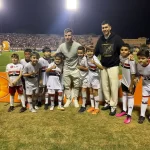 Ferraresi comemora permanência no São Paulo. (Foto: Twitter do São Paulo)