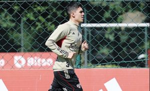 Ferraresi volta a correr no gramado e anima torcida do São Paulo. (Foto: twitter do São Paulo)