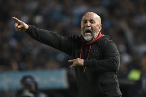 Sampaoli passa por crise no Flamengo e 'sobra' para medalhão do São Paulo. (Foto: Twitter do Flamengo)