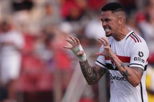 Luciano marca e São Paulo bate Internacional no Brasileirão. (Foto: Twitter do Brasileirão)