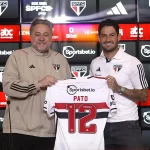 Pato chega ao São Paulo e valoriza momento na carreira. (Foto: Twitter do São Paulo)