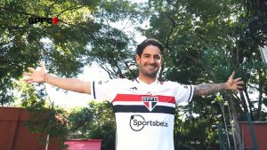 Novo reforço do São Paulo, Pato vive expectativa de estrear no final de semana. (Foto: Twitter do São Paulo)