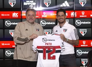 Pato chega ao São Paulo e valoriza momento na carreira. (Foto: Twitter do São Paulo)