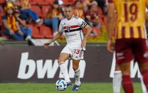 Rafinha revela conversa com James Rodríguez antes de jogo do São Paulo. (Foto: Twitter do São Paulo)