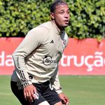 David volta a treinar e fica próximo de retorno no São Paulo. (Foto: Twitter do São Paulo)