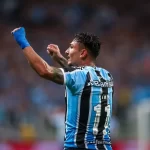 Vina é um dos homens de confiança do Grêmio e seu substituto no Ceará poder reforçar o São Paulo. (Foto: Twitter do Grêmio)
