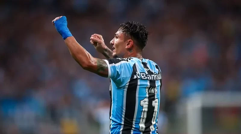 Vina é um dos homens de confiança do Grêmio e seu substituto no Ceará poder reforçar o São Paulo. (Foto: Twitter do Grêmio)