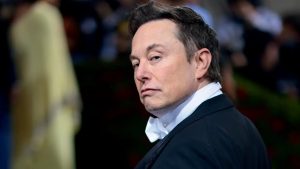 (Dimitrios Kambouris/Getty Images) - Elon Musk foi visto durante uma transmissão no canal do São Paulo após ser hackeado.