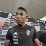 Situação de Léo chega ao São Paulo. (Foto: Twitter do Vasco)