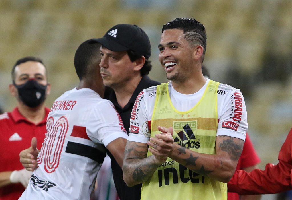 Fernando Diniz e Luciano trabalharam juntos pelo São Paulo em 2020. (Foto: Twitter do São Paulo)