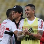 Fernando Diniz e Luciano trabalharam juntos pelo São Paulo em 2020. (Foto: Twitter do SPFC)