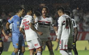 São Paulo tenta não perder peças importantes para segundo semestre. (Foto: Rubens Chiri / saopaulofc.net)