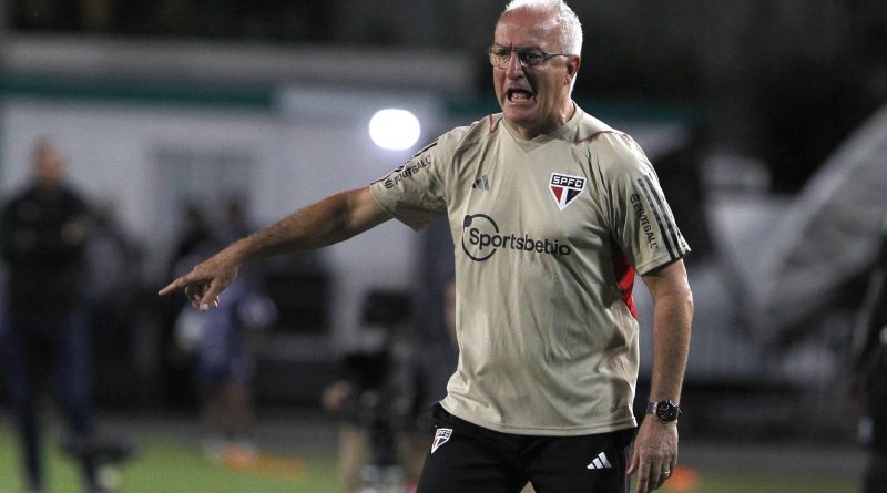 Treinador do São Paulo terá dificuldades na temporada. (Foto: Rubens Chiri/saopaulofc.net)
