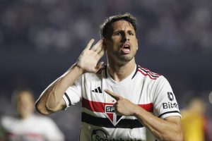 Calleri entra para história do São Paulo. (Foto: Twitter do São Paulo)