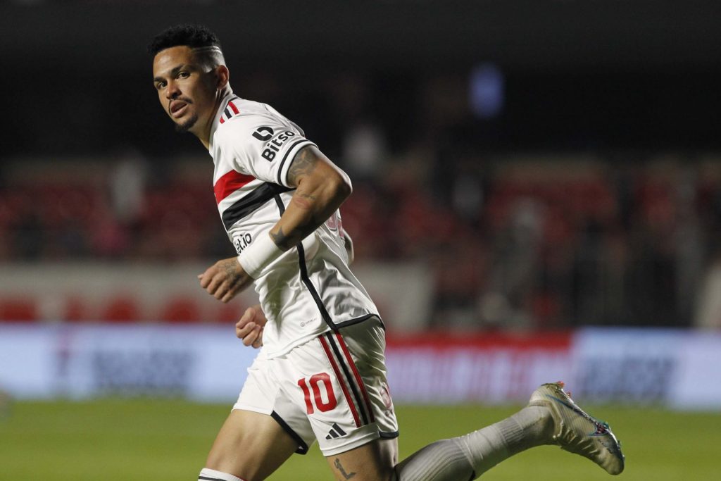 Camisa 10 do São Paulo, Luciano fez gol em virada no Morumbi. (Foto: Rubens Chiri / saopaulofc.net)