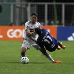 Jogador do São Paulo levou entrada no primeiro tempo e deixou o campo chorando. (Rubens Chiri / saopaulofc.net)