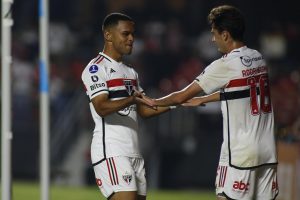 Crias da base do São Paulo, Rodriguinho e Juan foram responsáveis pelo primeiro gol contra Tigre pela Sul-Americana. (Fotos: Miguel Schincariol / saopaulofc.net)