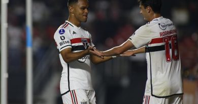 Crias da base do São Paulo, Rodriguinho e Juan foram responsáveis pelo primeiro gol contra Tigre pela Sul-Americana. (Fotos: Miguel Schincariol / saopaulofc.net)