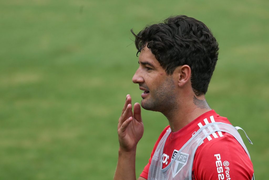 Pato está de volta ao São Paulo, mas deve sair do clube em 2024. (Foto: Marcello Zambrana/AGIF)