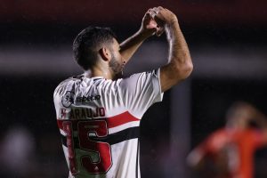 Michel Araújo tem sido destaque no meio de campo do São Paulo. (Foto: Ettore Chiereguini/AGIF)