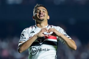 Foto: Marcello Zambrana/AGIF - Pablo Maia não deve ficar no São Paulo.