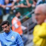 Abel Ferreira não costuma ir bem contra o São Paulo. (Foto: Twitter do Palmeiras)