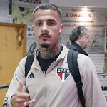 Diego Costa não entrou na partida, mas surpreendeu torcida Tricolor. (Foto: Twitter do São Paulo)