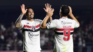 São Paulo vence Athletico de virada no Morumbi, com tabelinha entre Luciano e Calleri. (Foto: Marcos Ribolli/ge)