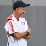 Juan Carlos Osorio passou pelo São Paulo, mas rapidamente saiu. (Foto: Twitter do São Paulo)