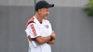 Juan Carlos Osorio passou pelo São Paulo, mas rapidamente saiu. (Foto: Twitter do São Paulo)
